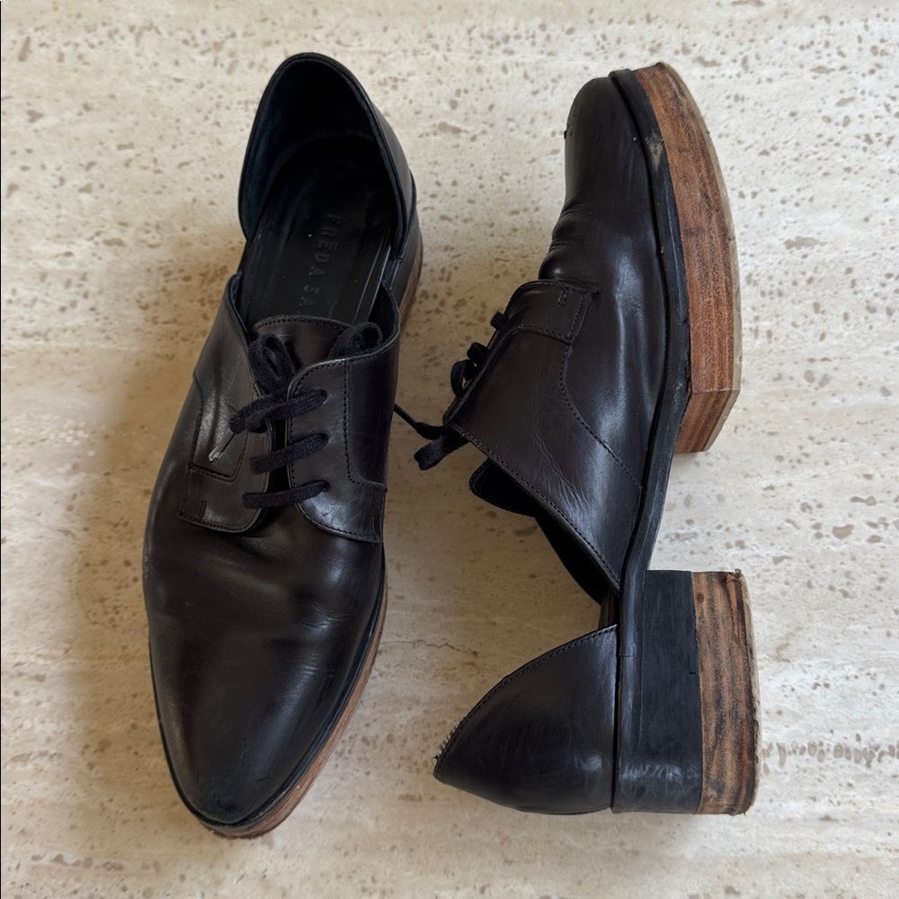 FRĒDA SALVADOR oxfords with cut out detail